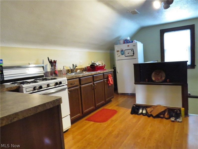 13513 Clifton Boulevard , Unit 3, Lakewood, OH 44107 Photo 9