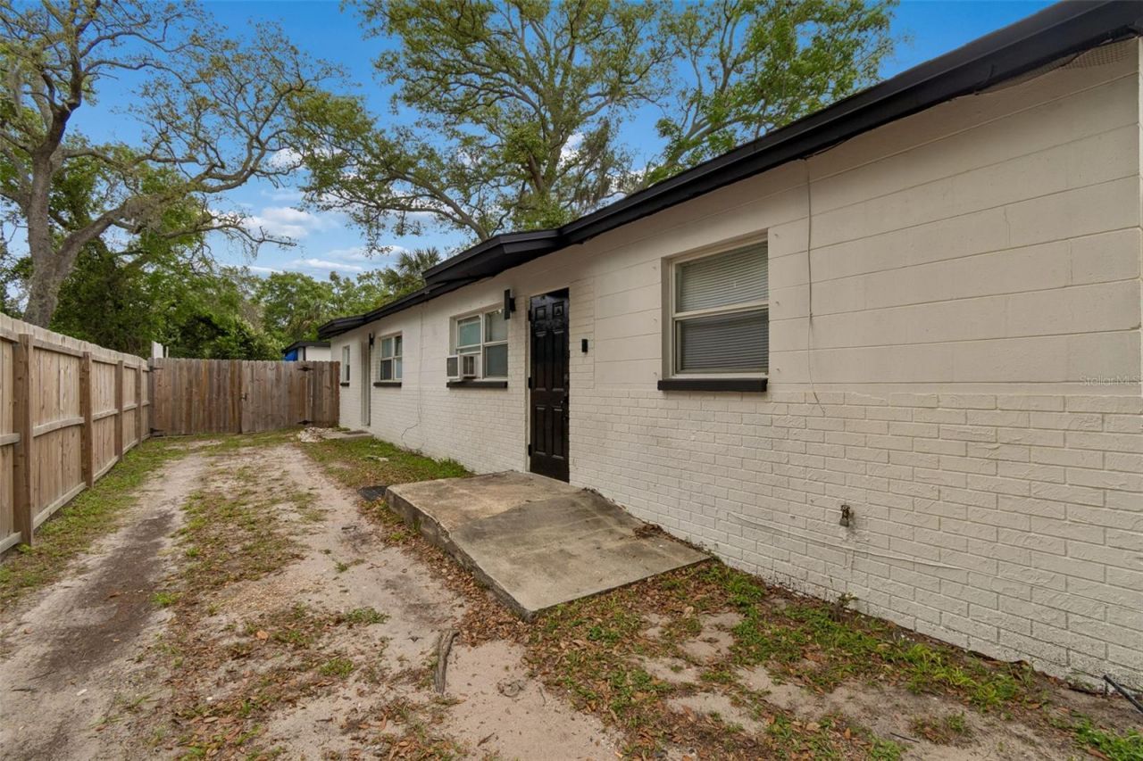 10110 N Lantana Avenue, Tampa, FL 33612 Main Photo