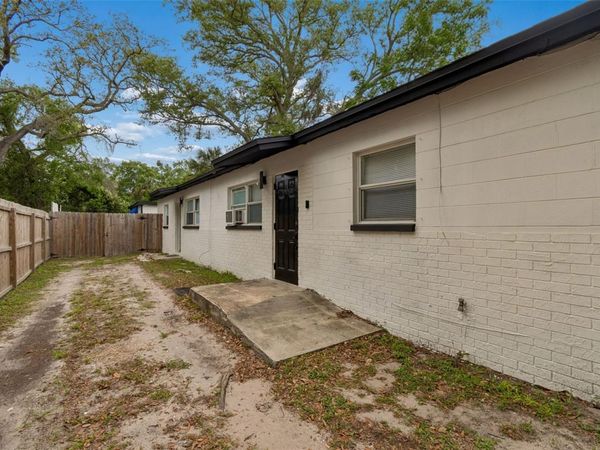 10110 N LANTANA AVENUE , TAMPA, FL 33612
