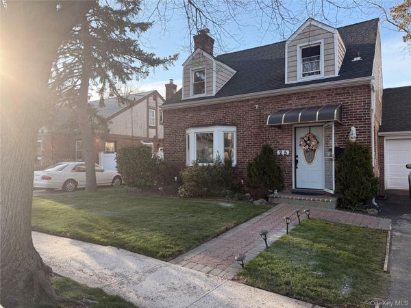 25 Crowell Street , Hempstead, NY 11550