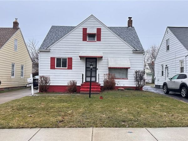 19513 Beverly Avenue , Maple Heights, OH 44137