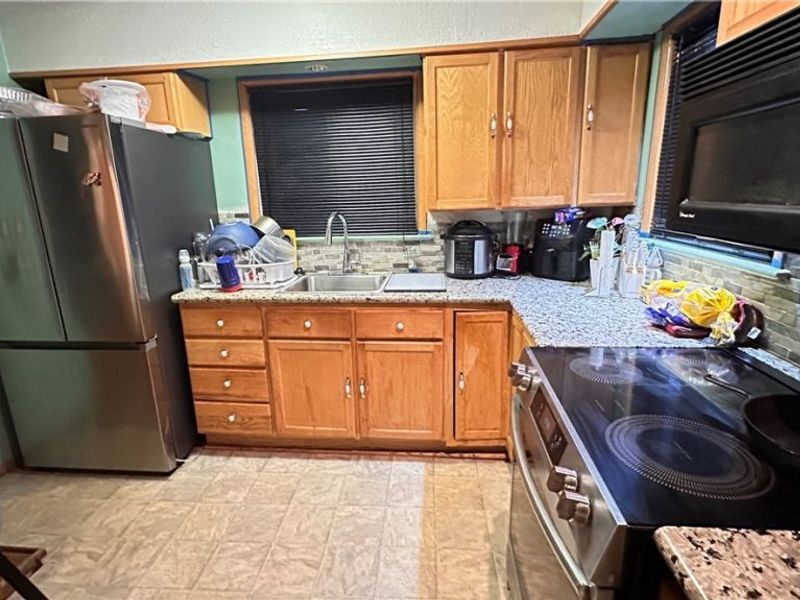 19513 Beverly Avenue , Maple Heights, OH 44137 Photo 10