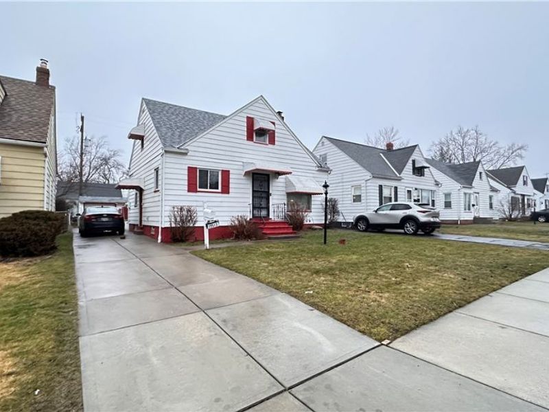 19513 Beverly Avenue , Maple Heights, OH 44137 Photo 2