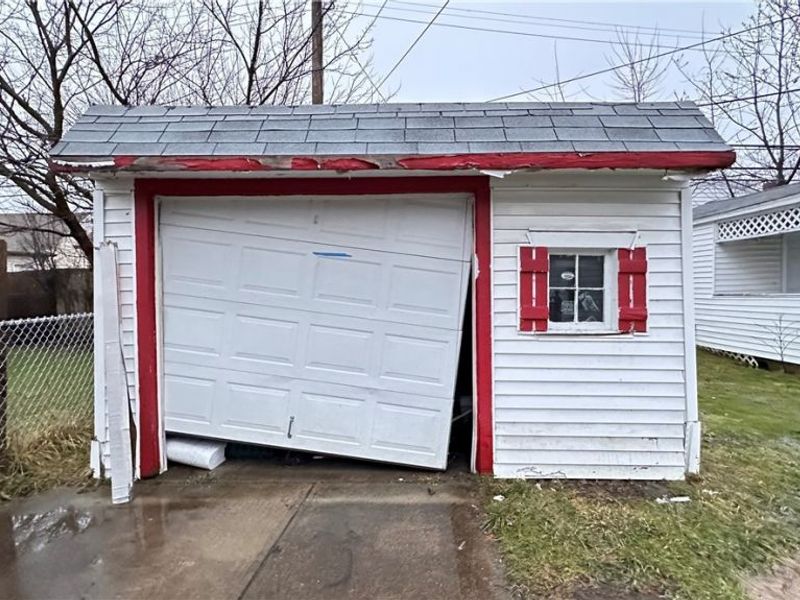 19513 Beverly Avenue , Maple Heights, OH 44137 Photo 5