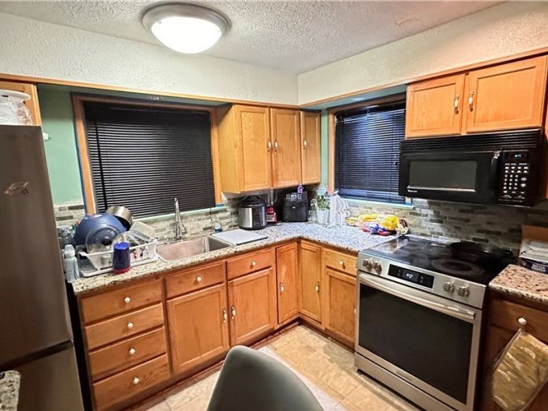 19513 Beverly Avenue , Maple Heights, OH 44137 Photo 9