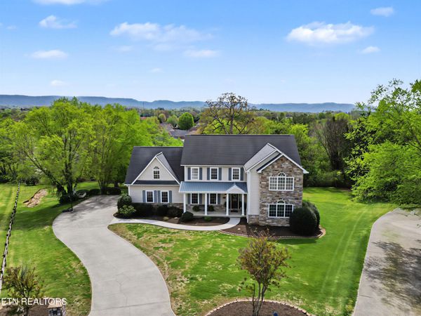 1323 Stonehenge Drive, Maryville, TN 37803