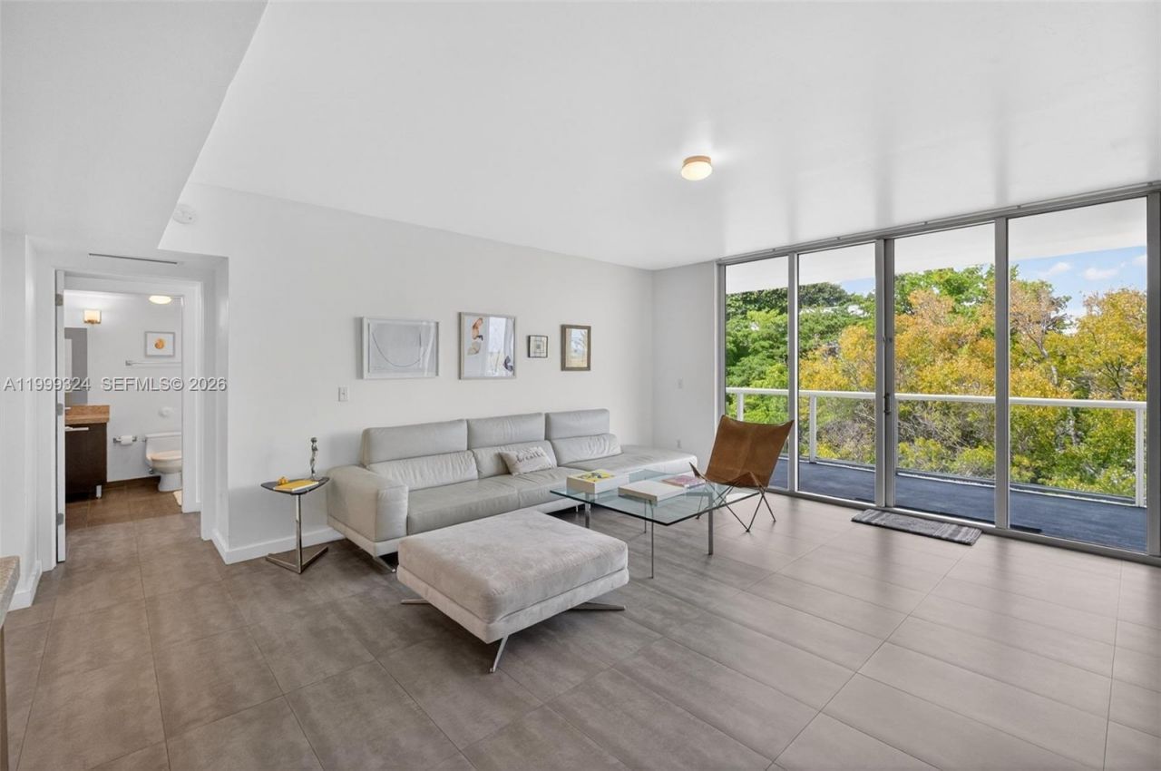 720 NE 62nd St, Unit 404, Miami, FL 33138 Photo