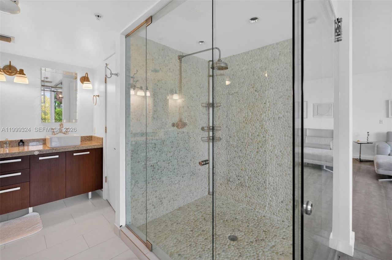 720 NE 62nd St, Unit 404, Miami, FL 33138 Photo