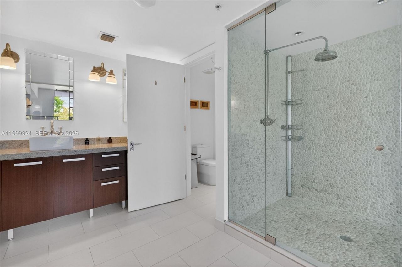 720 NE 62nd St, Unit 404, Miami, FL 33138 Photo