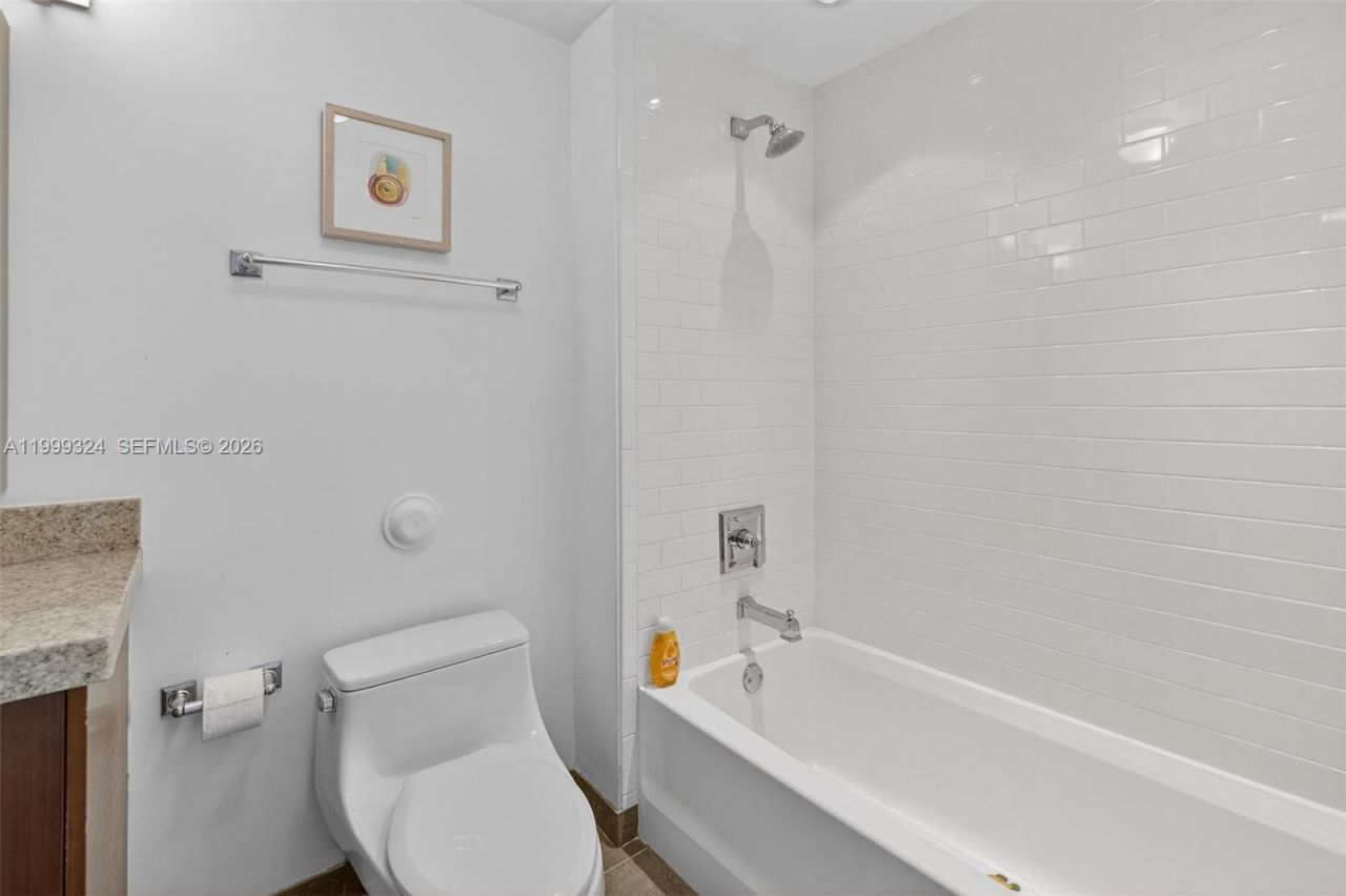 720 NE 62nd St, Unit 404, Miami, FL 33138 Photo