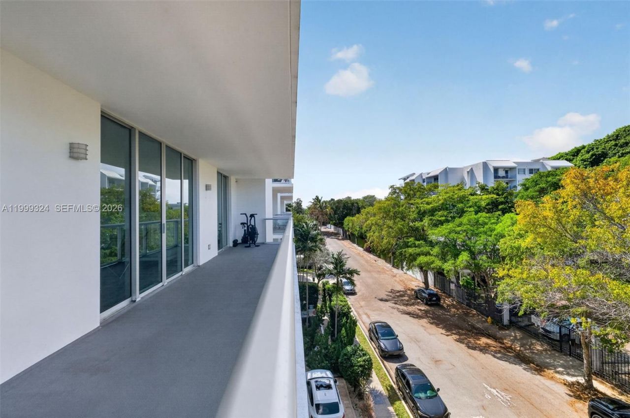 720 NE 62nd St, Unit 404, Miami, FL 33138 Photo