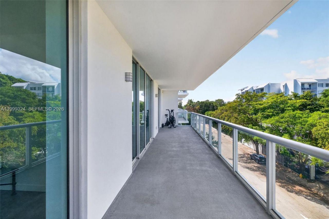 720 NE 62nd St, Unit 404, Miami, FL 33138 Photo