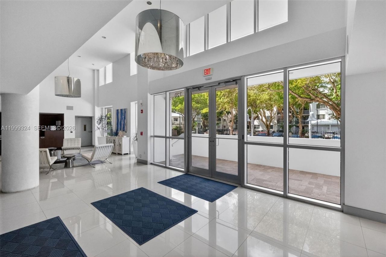 720 NE 62nd St, Unit 404, Miami, FL 33138 Photo
