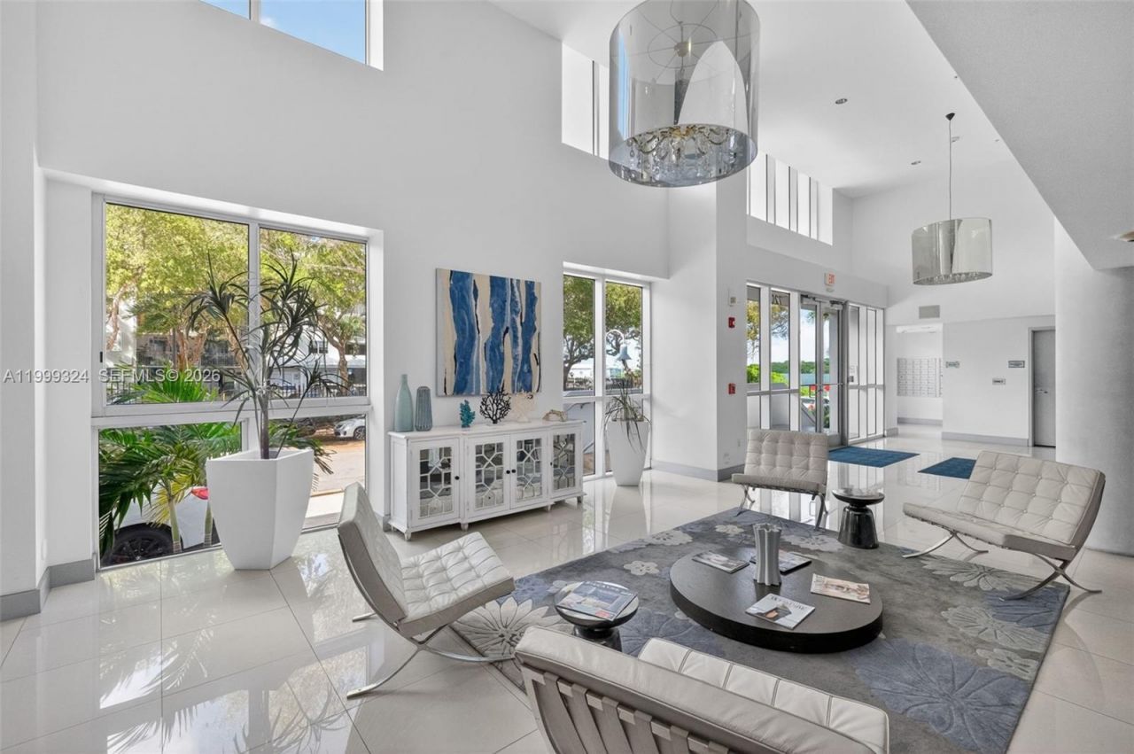 720 NE 62nd St, Unit 404, Miami, FL 33138 Photo