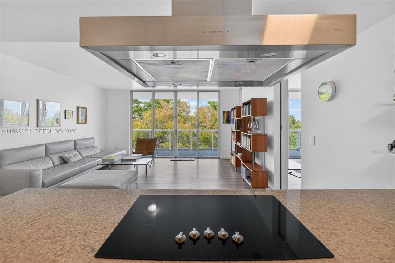 720 NE 62nd St, Unit 404, Miami, FL 33138 Photo