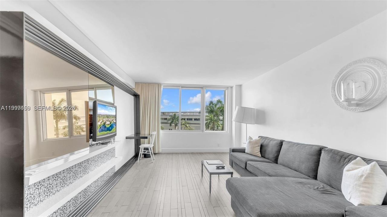 1100 West Ave, Unit 409, Miami Beach, FL 33139 Photo