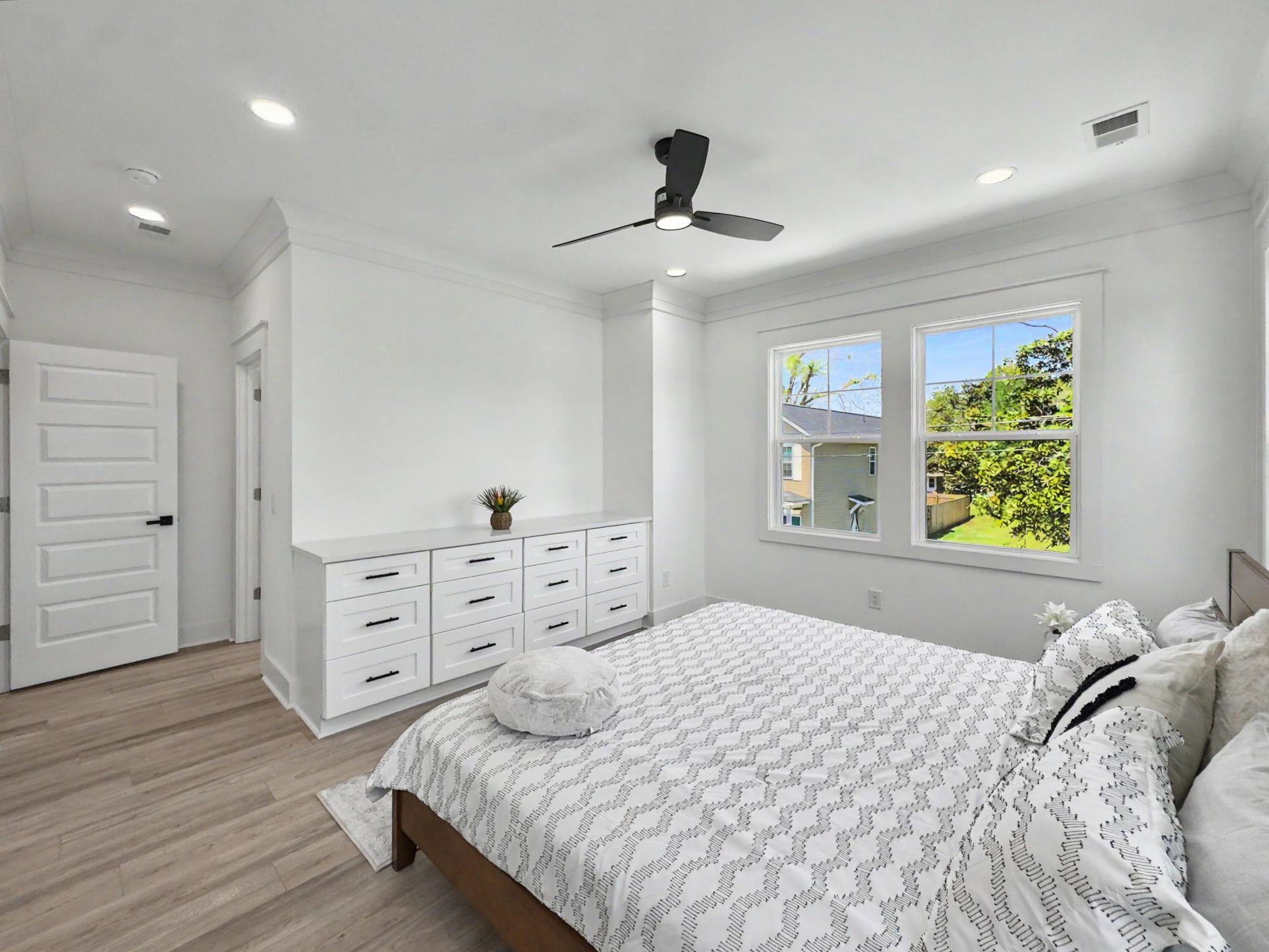 1985 Delaware Avenue Photo 17