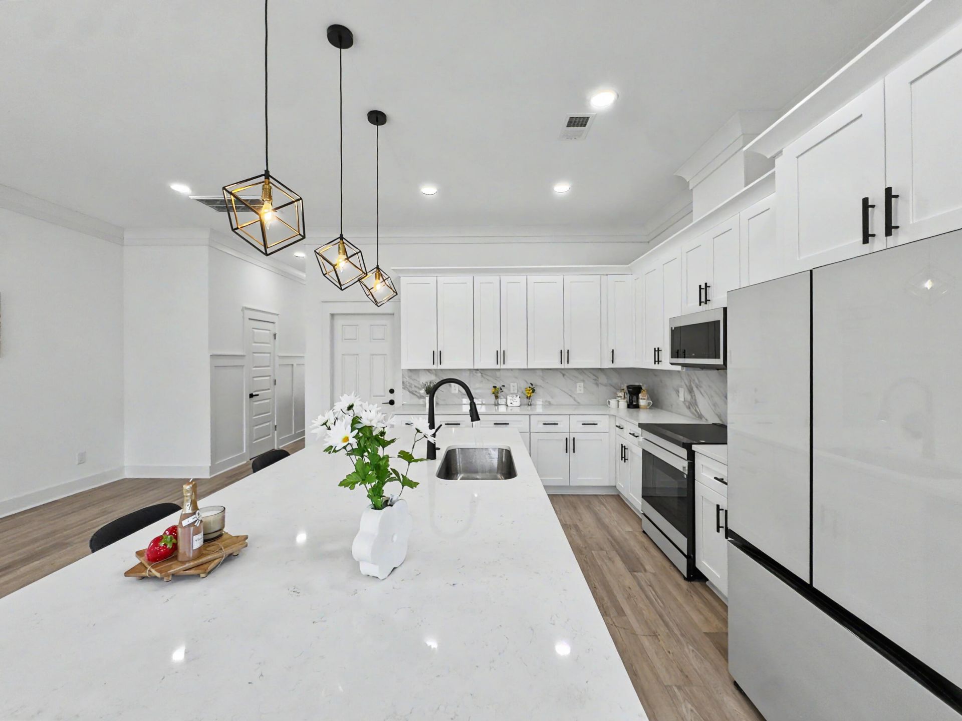 1985 Delaware Avenue Photo 4