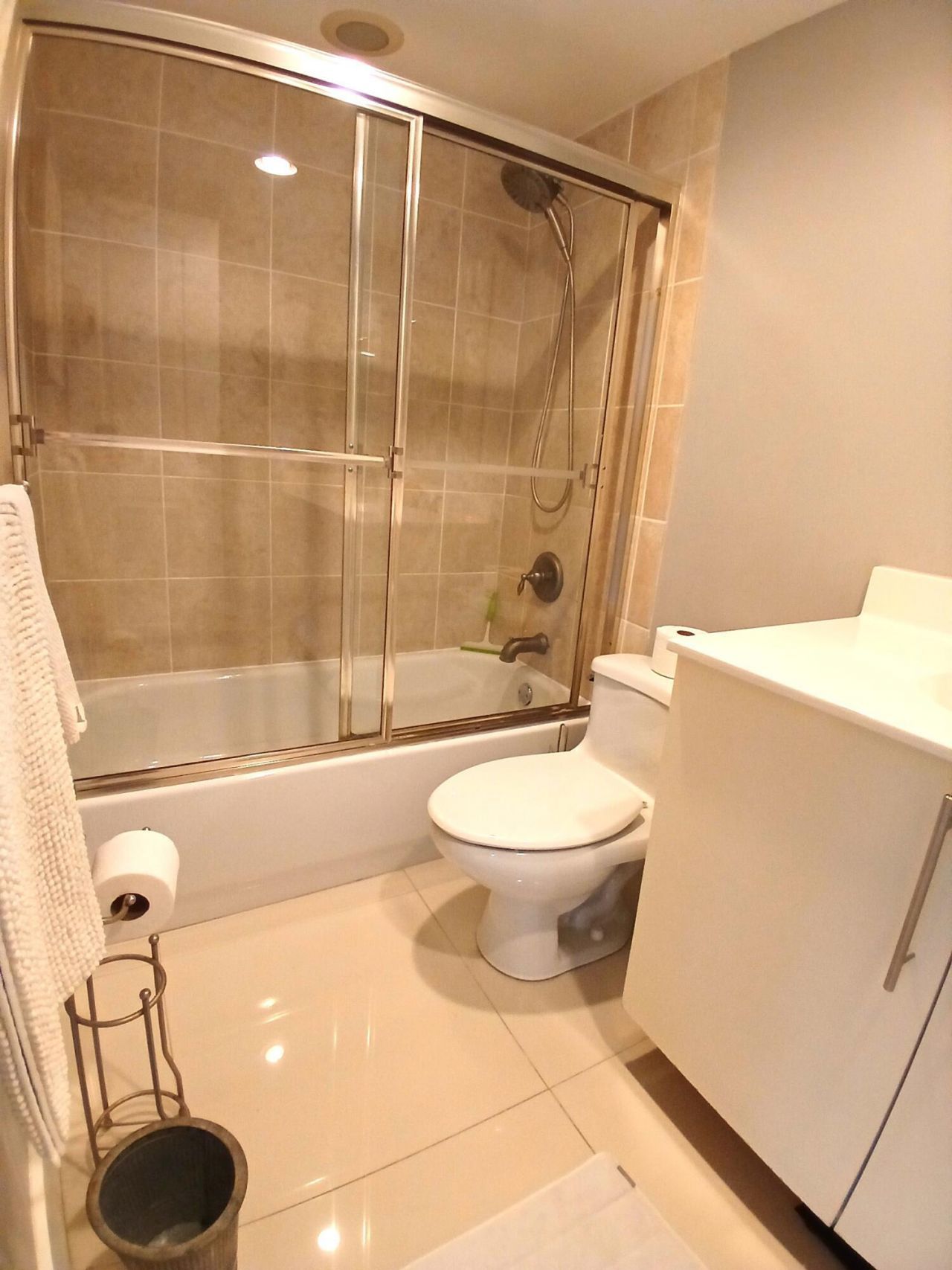 1830 Embassy Drive, Unit 611, West Palm Beach, FL 33401 Photo