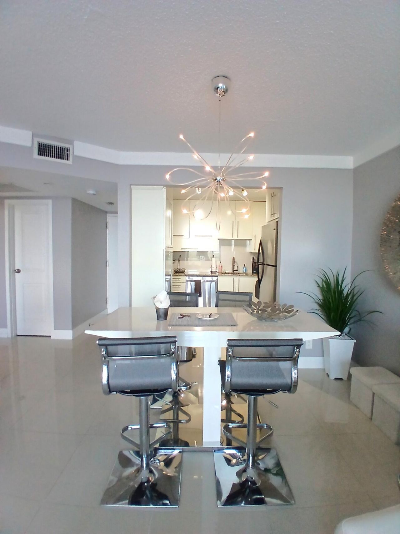 1830 Embassy Drive, Unit 611, West Palm Beach, FL 33401 Photo