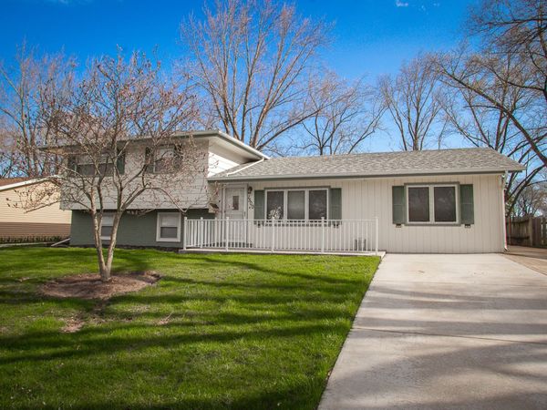 1500 Bates Lane, Schaumburg, IL 60193