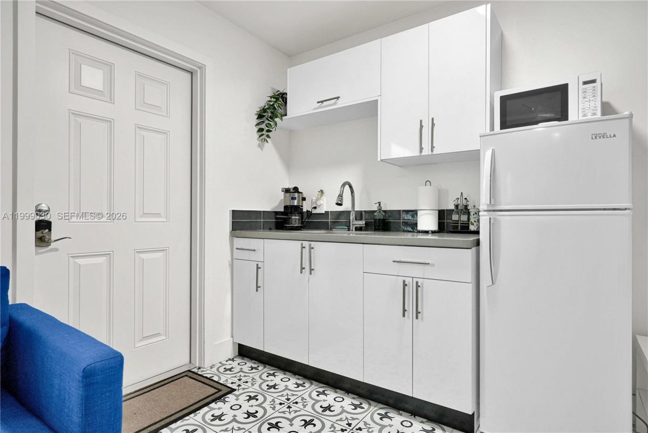 2615 SW 34th Ct, Miami, FL 33133 Photo