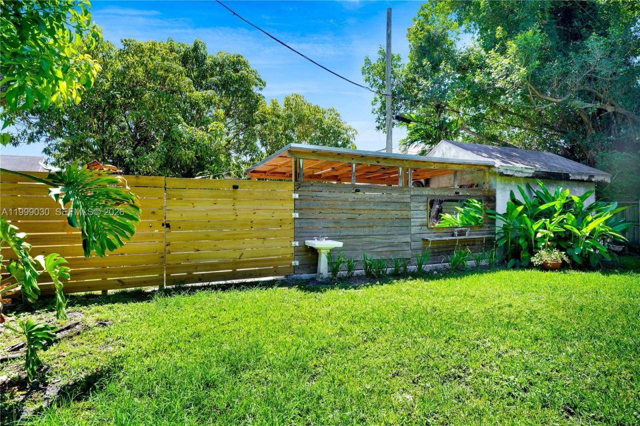 2615 SW 34th Ct, Miami, FL 33133 Photo