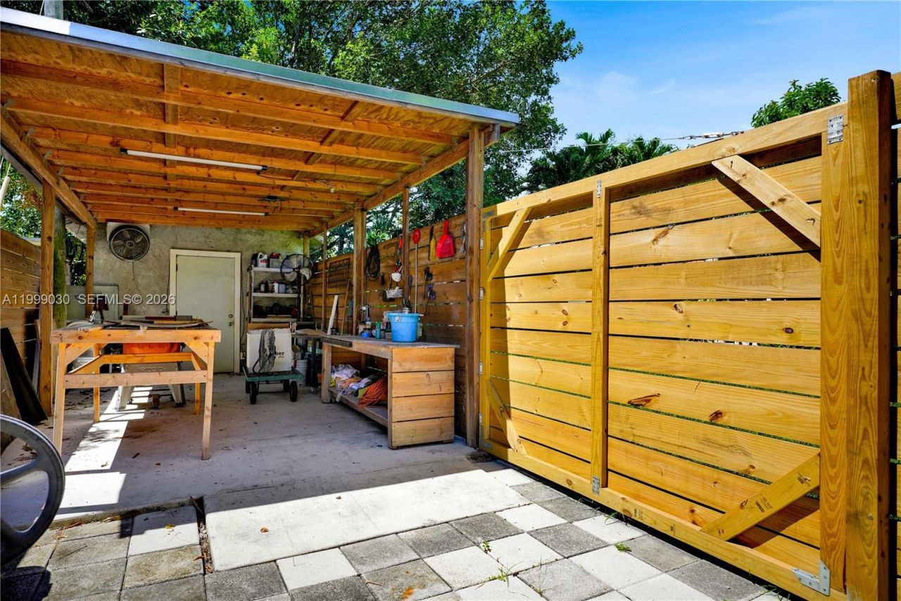 2615 SW 34th Ct, Miami, FL 33133 Photo