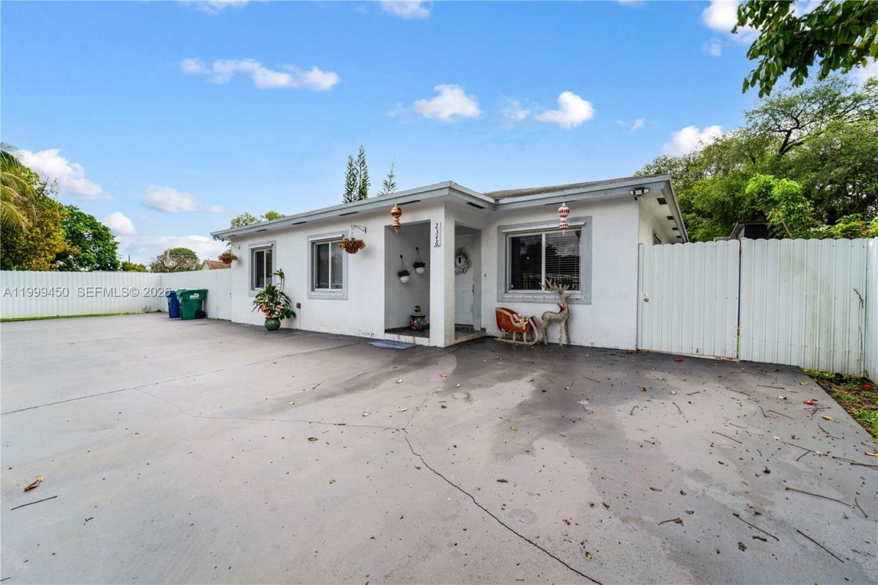 2346 NW 81st Ter, Miami, FL 33147 Photo