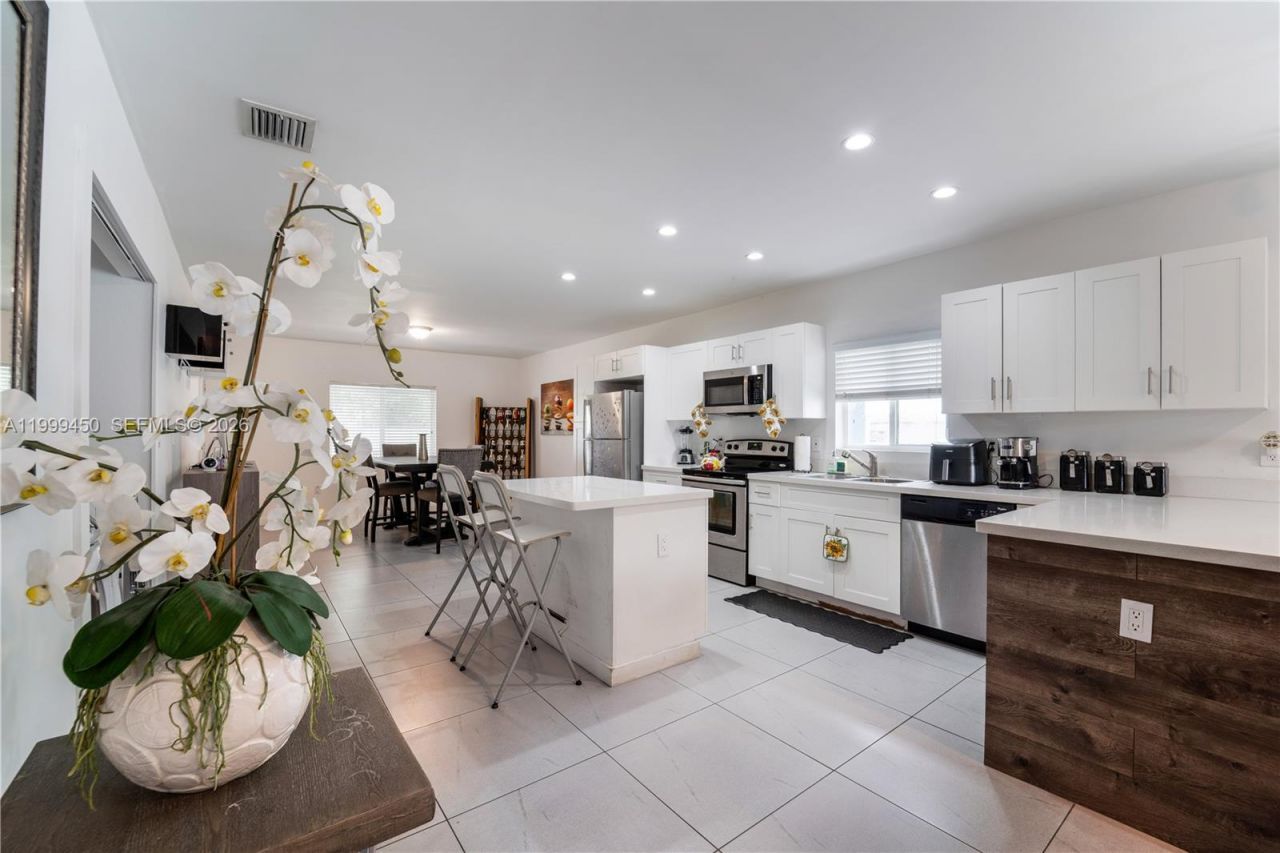 2346 NW 81st Ter, Miami, FL 33147 Photo