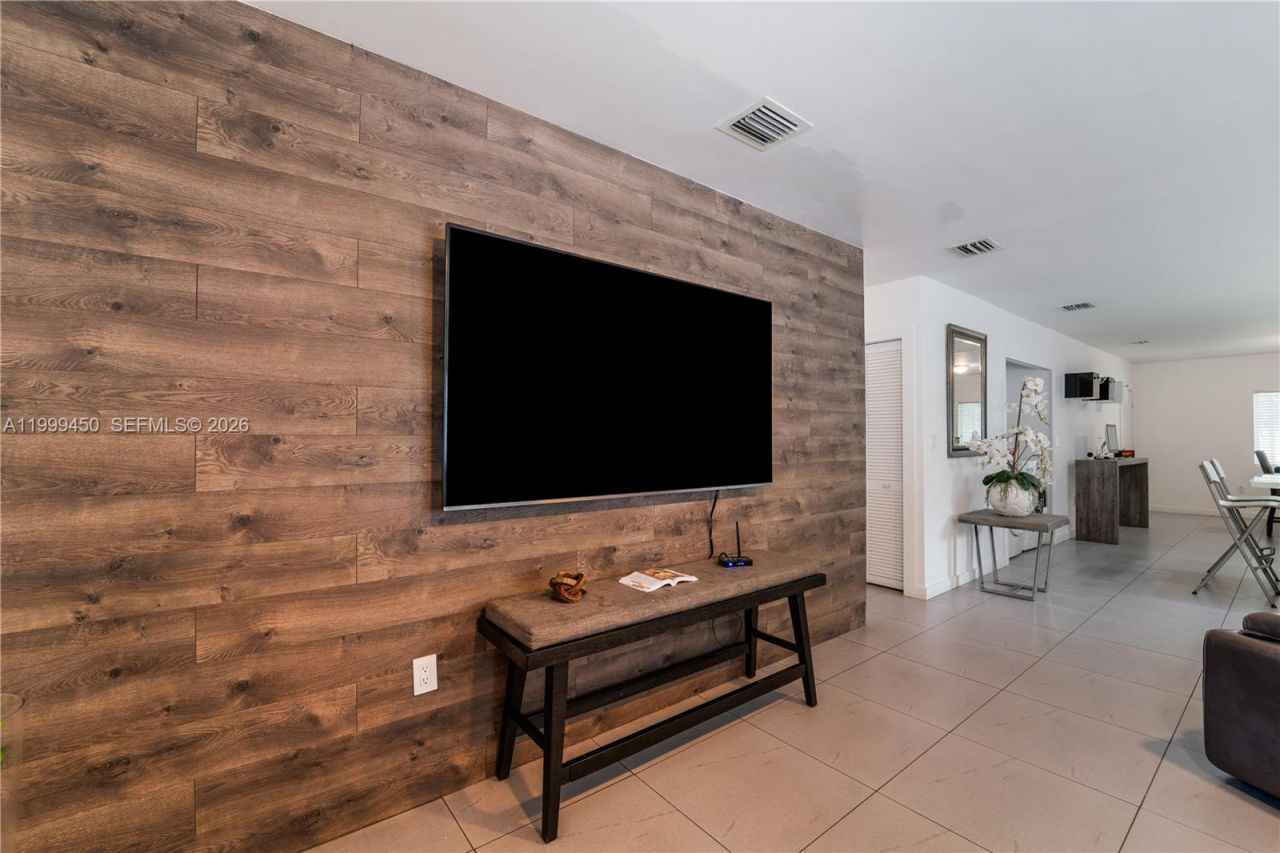 2346 NW 81st Ter, Miami, FL 33147 Photo