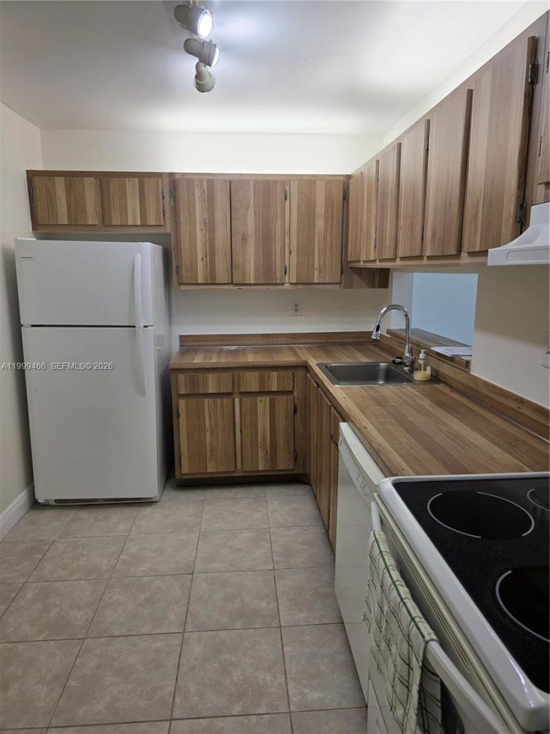 8075 SW 107th Ave, Unit 305, Miami, FL 33173 Photo