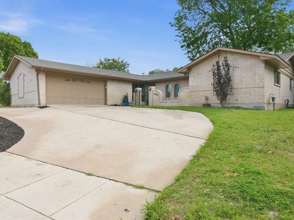4225 Dawn Drive, Benbrook, TX 76116