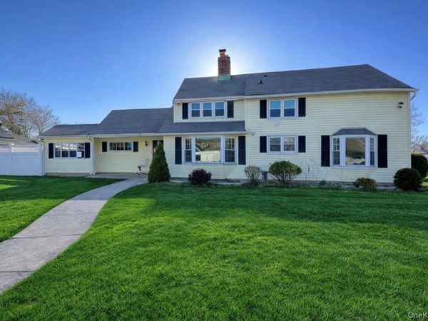 48 Link Lane, Hicksville, NY 11801