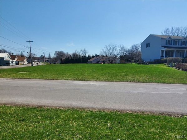 8690 Bayview Dr, Cicero, NY 13039