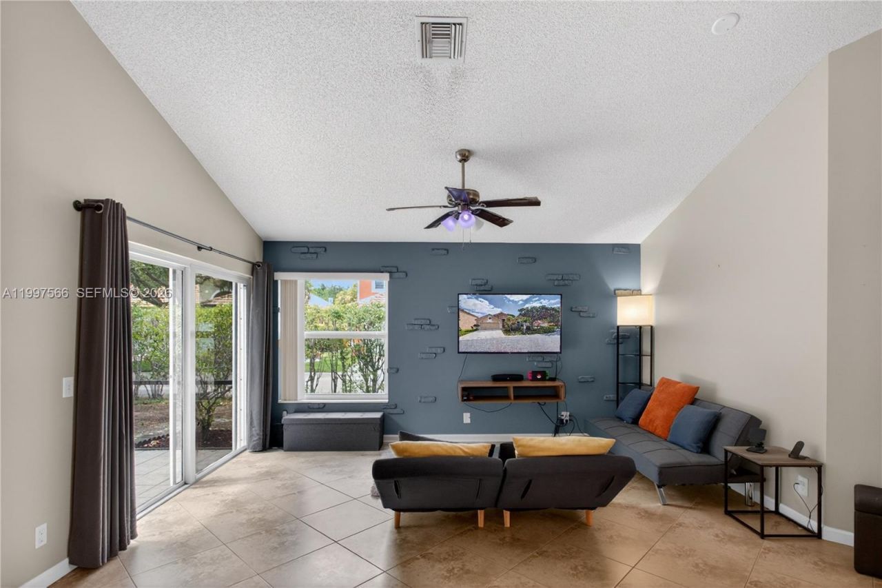 290 NW 116th Ter, Coral Springs, FL 33071 Photo