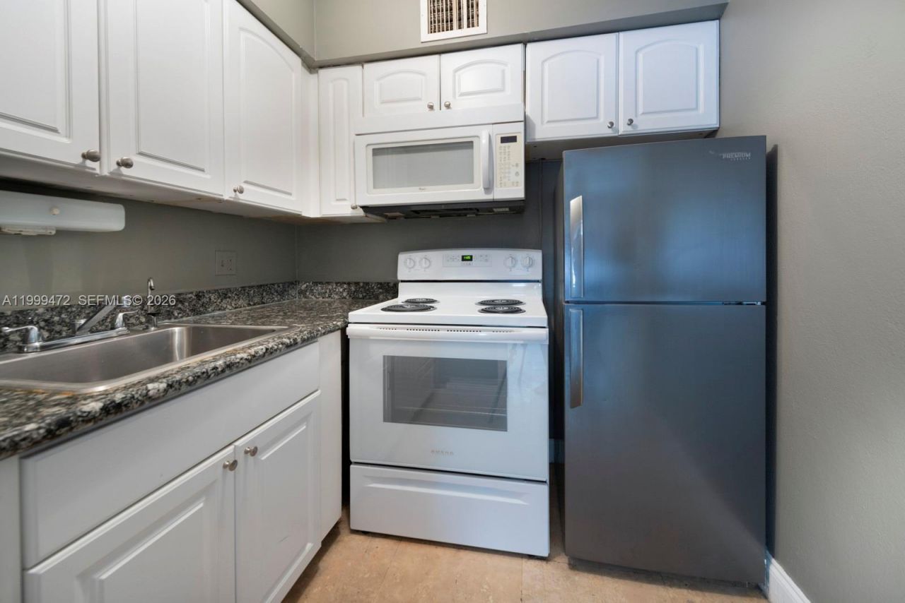 1429 SW 9th St, Unit 4, Fort Lauderdale, FL 33312 Photo