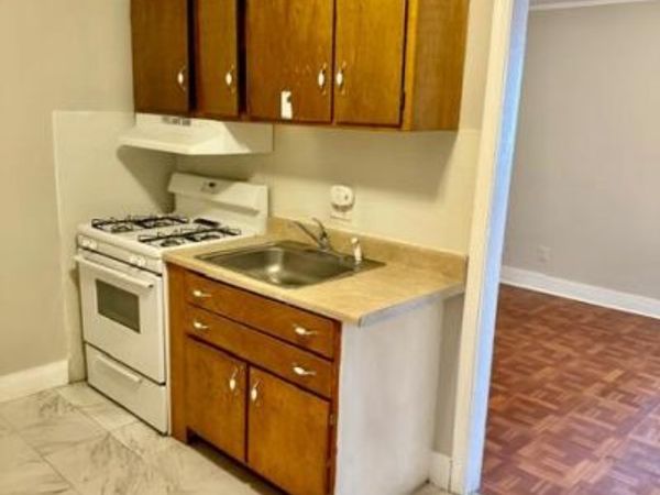 27 MAIN STREET E, Unit 202, WESTMINSTER, MD 21157