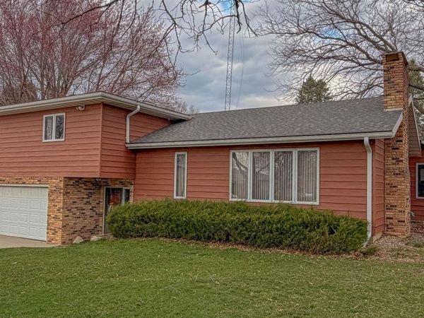 1665 Dorell Drive, Hampton, IA 50441