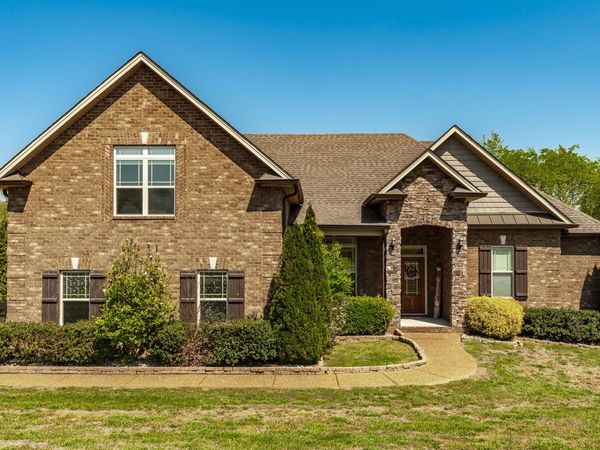 1004 Robert Lee Dr, Gallatin, TN 37066