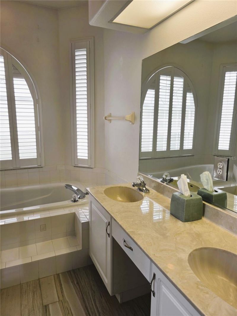 7404 38th Court E, Sarasota, FL 34243 Photo