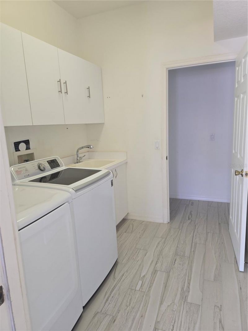 7404 38th Court E, Sarasota, FL 34243 Photo