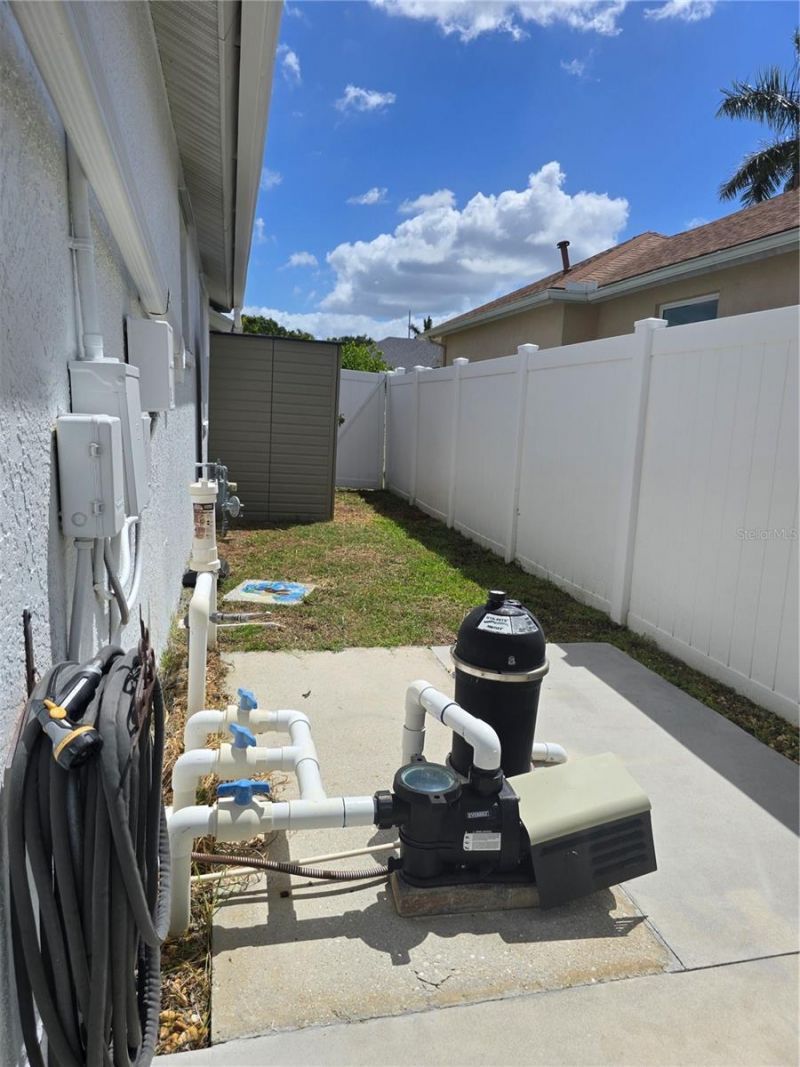 7404 38th Court E, Sarasota, FL 34243 Photo