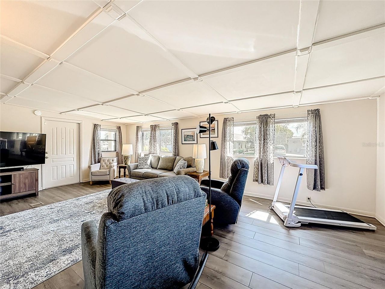 1690 Elkhart Circle, Tavares, FL 32778 Photo