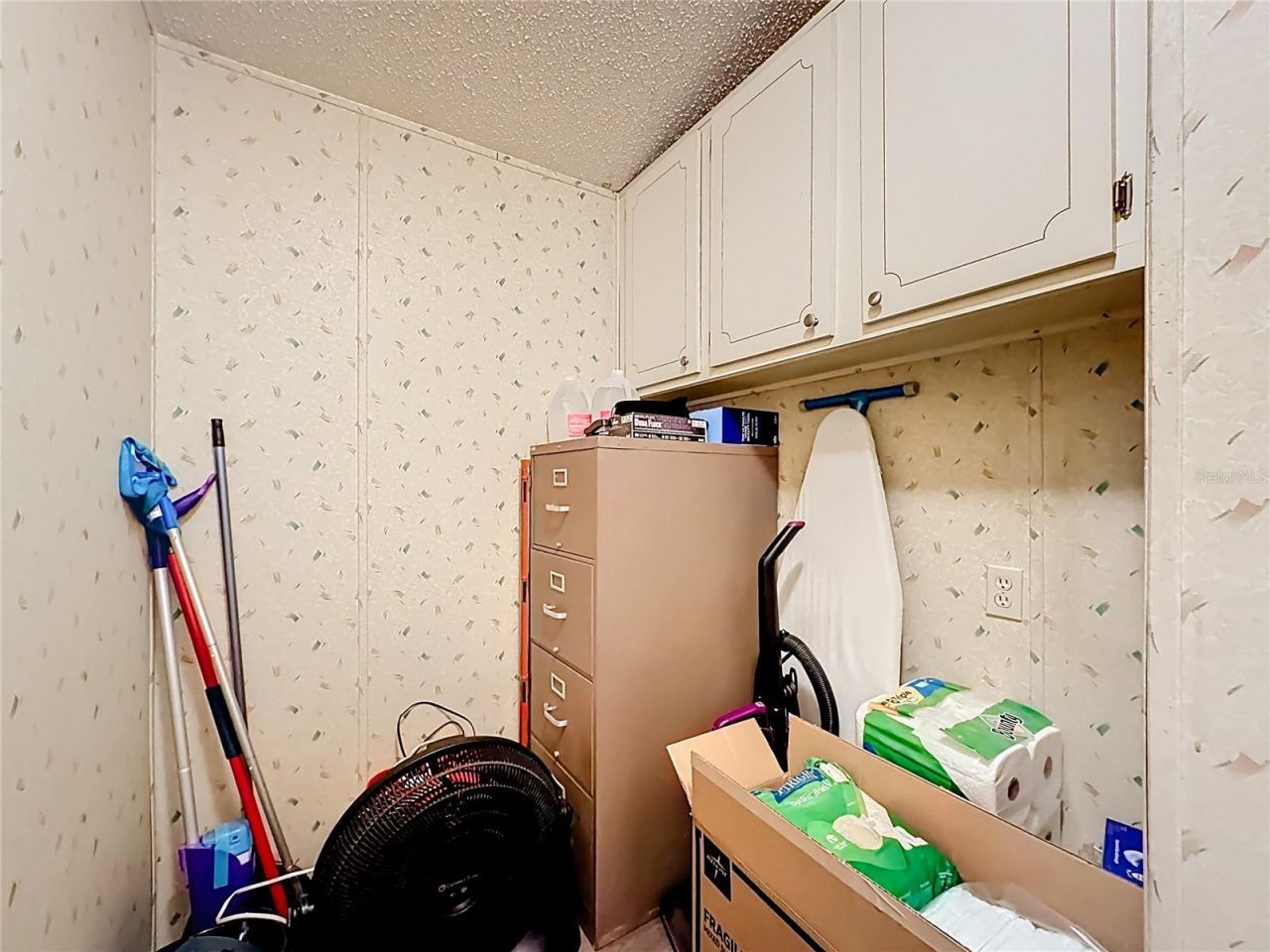 1690 Elkhart Circle, Tavares, FL 32778 Photo