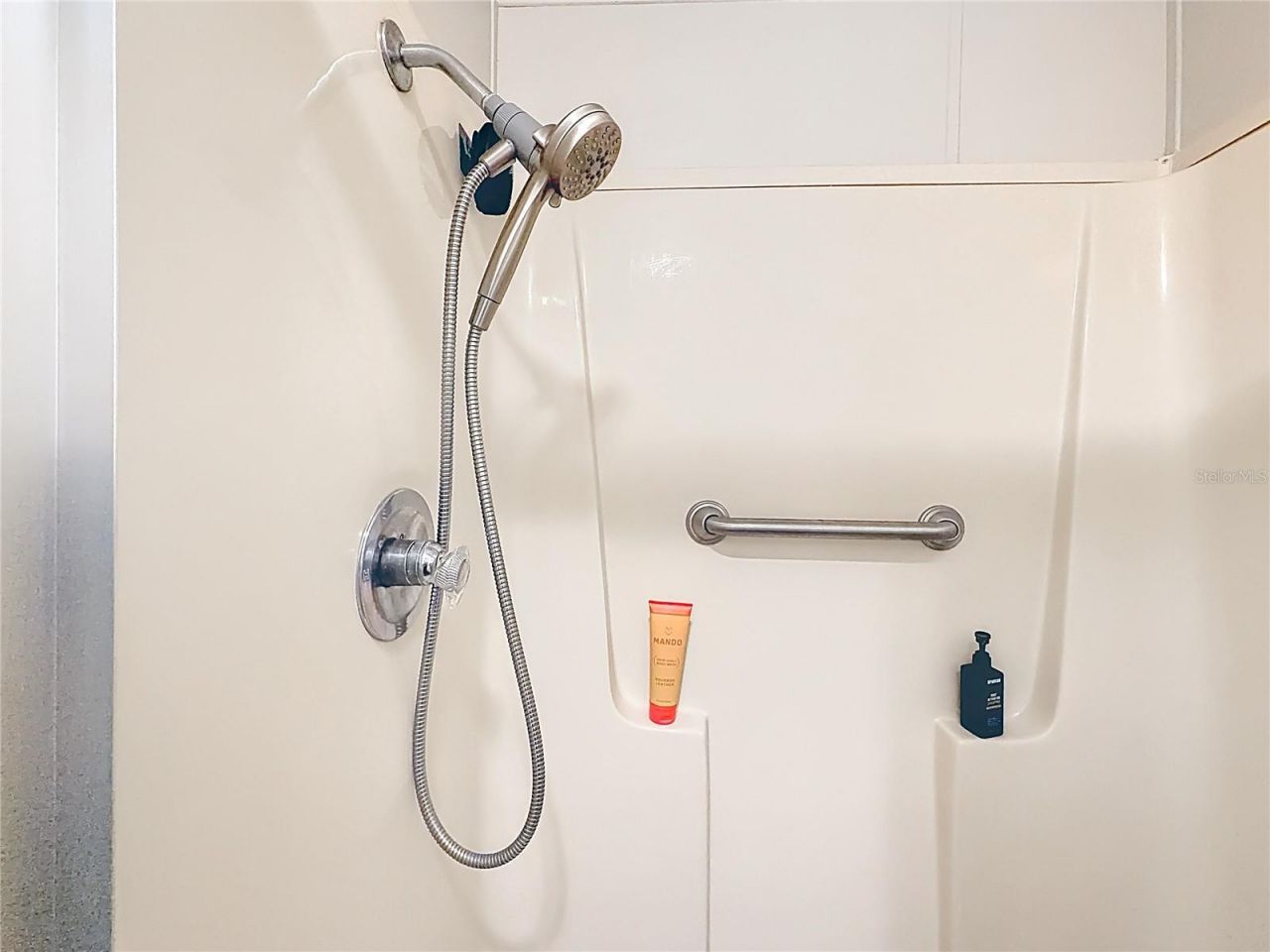 1690 Elkhart Circle, Tavares, FL 32778 Photo