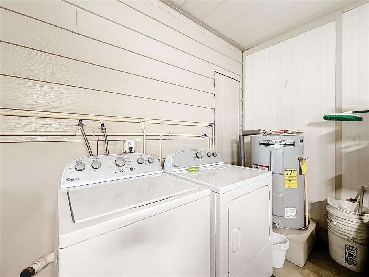 1690 Elkhart Circle, Tavares, FL 32778 Photo