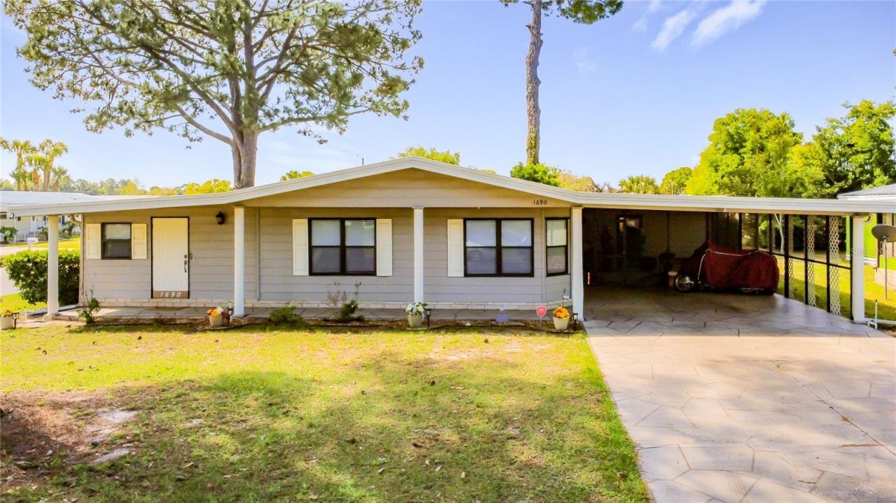 1690 Elkhart Circle, Tavares, FL 32778 Photo