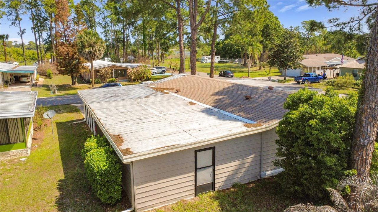 1690 Elkhart Circle, Tavares, FL 32778 Photo