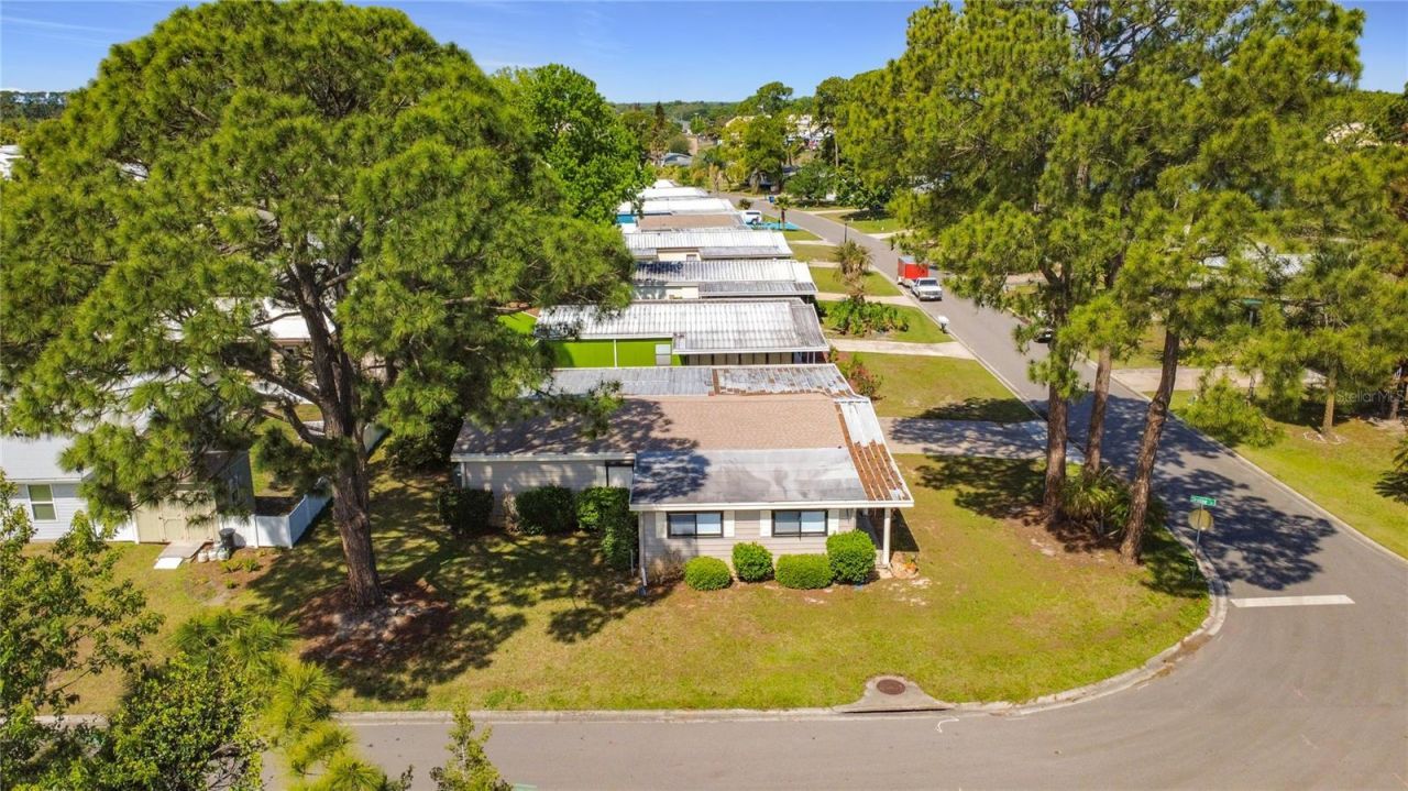 1690 Elkhart Circle, Tavares, FL 32778 Photo